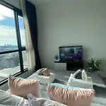 อพาร์ทเม้น Base Quiet King-bed With Infinity Pool & Free Netflix! *