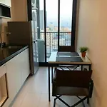 อพาร์ทเม้น The Base Long Balcony King-bed With Infinity Pool & Free Netflix