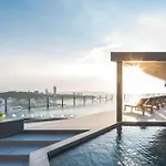 อพาร์ทเม้น The Base Quiet King-bed With Infinity Pool & Free Netflix