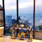อพาร์ทเม้น The Base Quiet King-bed With Infinity Pool & Free Netflix