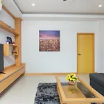 Relax Pool Near Walking Street,jacuzzi ,bbq 5bed 6bath House54 วิลล่า