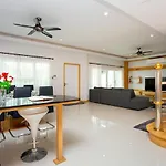 วิลล่า Relax Pool Near Walking Street,jacuzzi ,bbq 5bed 6bath House54 *