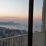 The Base Long Balcony King-bed With Infinity Pool & Free Netflix * Pattaya