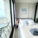 The Base Long Balcony King-bed With Infinity Pool & Free Netflix *