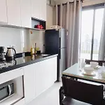 Apartment The Base Long Balcony King-bed With Infinity Pool & Free Netflix Pattaya