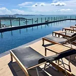 อพาร์ทเม้น The Base 2bed King&queen With Infinity Pool