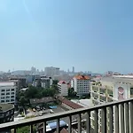 The Base 2bed King&queen With Infinity Pool อพาร์ทเม้น