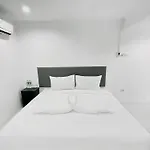 Genie's - Boutique & Lounge