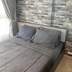 Base Aparthotel *
