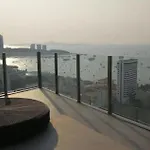 อพาร์ทเม้น Base Quiet King-bed With Infinity Pool & Free Netflix!