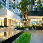 The Base 2bed King&queen Sky Seaview & Infinity Pool Apartment *