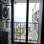 Aparthotel Base *