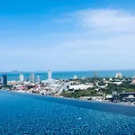 Pattaya Posh-High Floor Sea View Suite高层海景套房2405