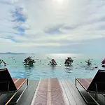 芭提雅fnb 无边泳池