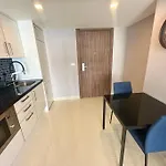 อพาร์ทเม้น Large Luxury - Centre - Grand Avenue Residences, Pool View - 413