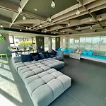 Location With Swimming Pool, Gym, Sauna, Washing Mashine, Fast Internet In Of อพาร์ทเม้น Pattaya