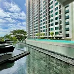 Location With Swimming Pool, Gym, Sauna, Washing Mashine, Fast Internet In Of อพาร์ทเม้น Pattaya