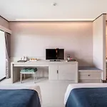 Manhattan - Sha Extra 4*