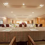 โรงแรม The Seasons