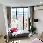 The Edge Seaview อพาร์ทเม้น