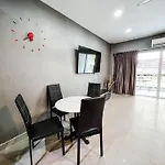 Beachfront Retreat King Size Studio At Iconic Vt6!