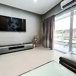 Beachfront Retreat King Size Studio At Iconic Vt6!