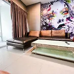 Beachfront Retreat King Size Studio At Iconic Vt6!