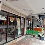 Kingfisher House And Bar