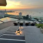 Edge Seaside Luxury Stylish Steps Away From อพาร์ทเม้น Pattaya