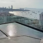Edge Seaside Luxury Stylish Steps Away From อพาร์ทเม้น Pattaya