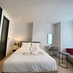 Edge Seaside Luxury Stylish Steps Away From * Pattaya