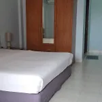 Kingfisher House And Bar 3*