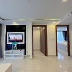 Grand Avenue Apartment