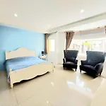 Orca Guest House Bar & Restaurant