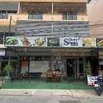 Silver Spoon Restaurant & Bar Hotel *