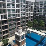 High Floor Pool View Near Walking Street Arcadia 高楼层泳池景 高速网络 智能电视 *