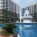 High Floor Arcadia: Pool View Near Walking Street * Pattaya