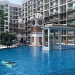 High Floor Pool View Near Walking Street Arcadia 高楼层泳池景 高速网络 智能电视 อพาร์ทเม้น *
