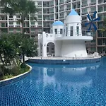 High Floor Arcadia: Pool View Near Walking Street Apartment Pattaya