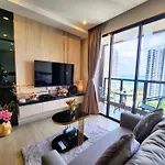 อพาร์ทเม้น Luxury With Sea View. Pattaya