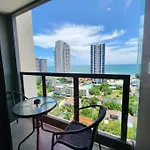 อพาร์ทเม้น Luxury With Sea View. *