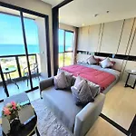 อพาร์ทเม้น Luxury With Sea View. *