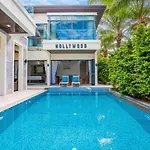 Hollywood Luxury Poolvilla Walking Street 4 Bedrooms วิลล่า *