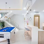 Hollywood Luxury Poolvilla Walking Street 4 Bedrooms Pattaya