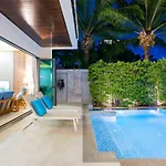 Hollywood Luxury Poolvilla Walking Street 4 Bedrooms วิลล่า *