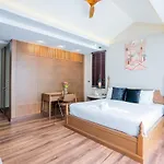 Hollywood Luxury Poolvilla Walking Street 4 Bedrooms * Pattaya
