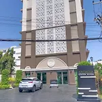 Arcadia Center Suites