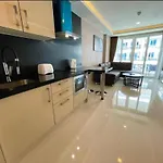 Large Deluxe Grand Avenue