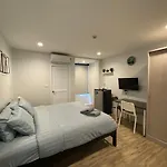 Aree House Poshtel โรงแรม 3*