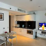芭提雅中心地带 Centara Avenue 一房公寓3楼 紧邻海滩, 酒吧街, 智能电视 Pattaya